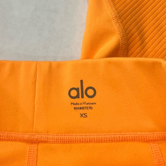 Alo Yoga | High Waist No Limits Neon Leggings - Picture 5 of 5